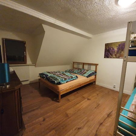 Dachgeschosswohnung In Neumuenster 2 Zimmer 외부 사진