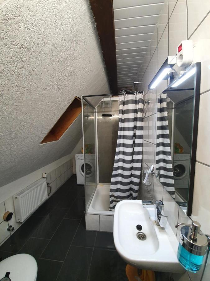 Dachgeschosswohnung In Neumuenster 2 Zimmer 외부 사진