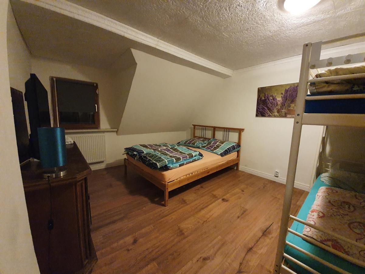 Dachgeschosswohnung In Neumuenster 2 Zimmer 외부 사진