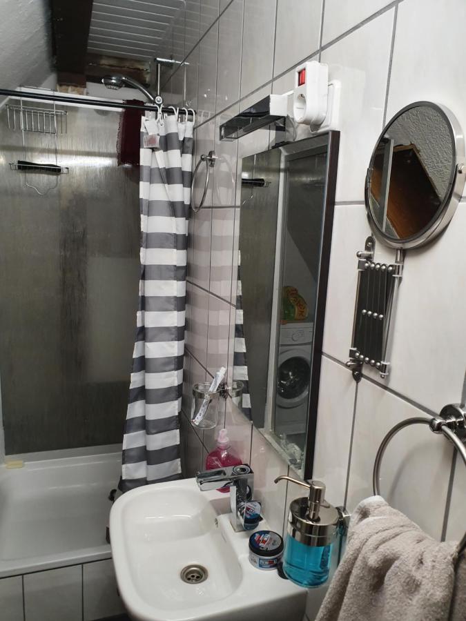 Dachgeschosswohnung In Neumuenster 2 Zimmer 외부 사진